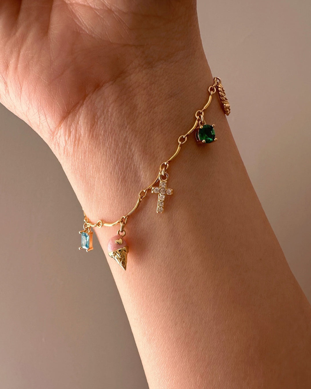 Curve Bar Charm Bracelet