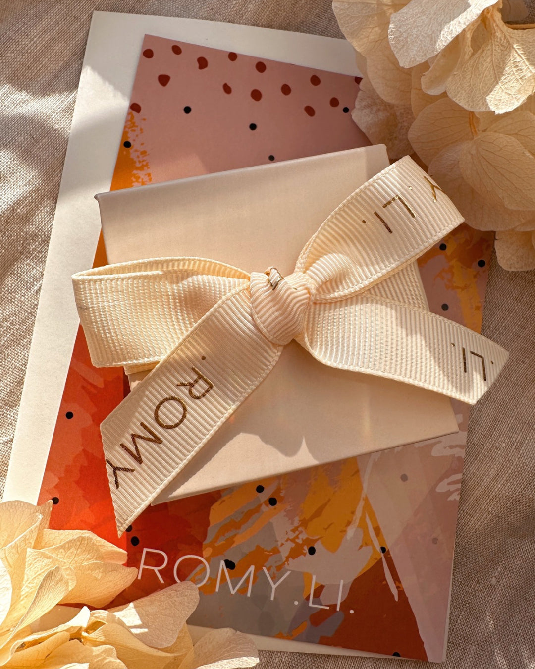 Romyli gift wrap option includes Romyli
Jewellery box, ribbon, suede pouch and card